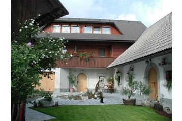 Eslovenia Privát Studor, Exterior